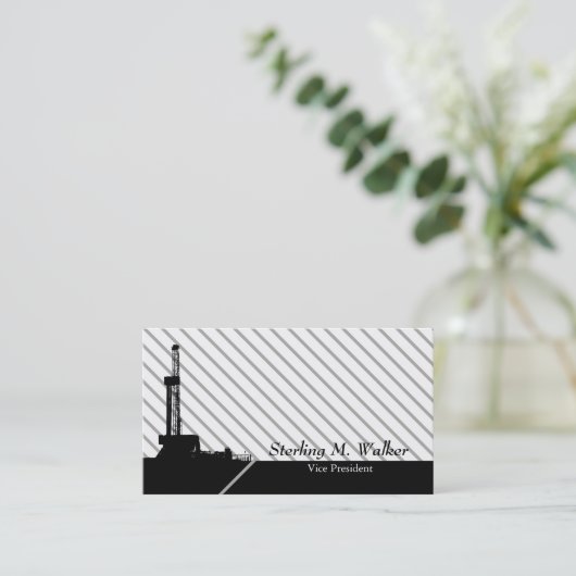 Modern gestript ontwerp van olievelden visitekaartje (Staand voorkant)