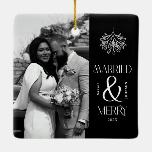 Modern Getrouwd en Vrolijk Pas getrouwd Boog Kerst Keramisch Ornament (Achterkant)