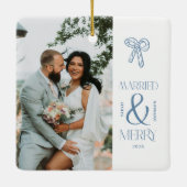 Modern Getrouwd en Vrolijk Pas getrouwd Boog Kerst Keramisch Ornament (Achterkant)