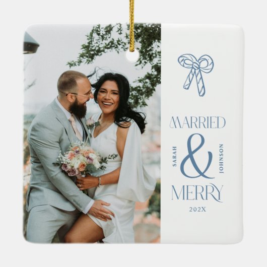 Modern Getrouwd en Vrolijk Pas getrouwd Boog Kerst Keramisch Ornament (Achterkant)