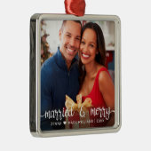 Modern getrouwd vrolijk wit script foto metalen ornament (Rechts)