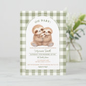 Modern Gingham Family Sloth Baby Shower Invitation Kaart (Staand voorkant)