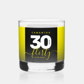 Modern Girly Bright Yellow 30 en Vlirty Whisky Glas (Voorkant)