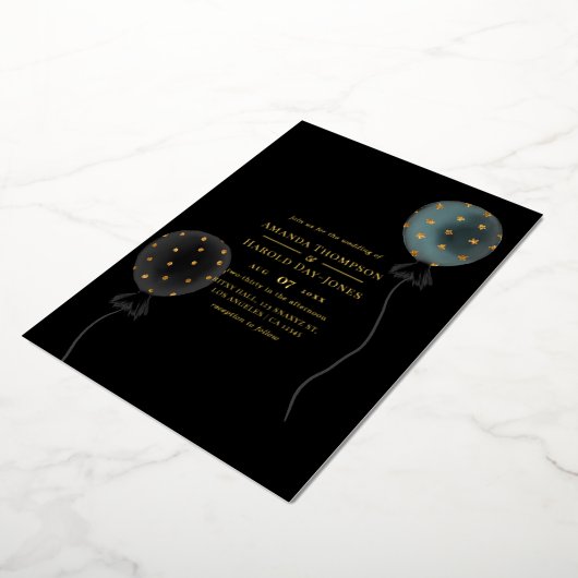 Modern Glam Zwart & Goud Ballon Huwelijk Folie Uitnodiging (Gedraaid)