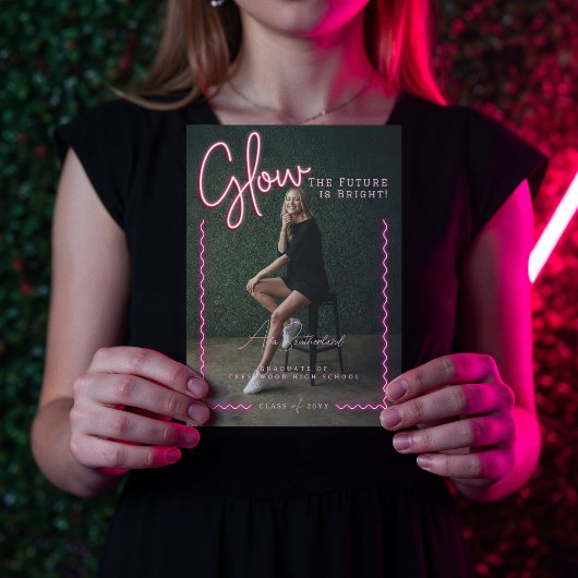 Modern Glow Script Pink Neon Wavy Afstuderen Foto Aankondiging