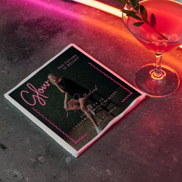 Modern Glow Script Pink Neon Wavy Afstuderen Foto Servet
