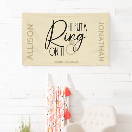 Modern Gold Black Name Hij heeft er een rondje op Spandoek (Insitu)