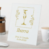 Modern Gold Botanical Letter I Wedding Reclamebord Met Voetstuk (Insitu)