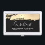 Modern Gold Business Folie Brush Stroke Visitekaarthouder<br><div class="desc">Gouden en zwarte Folie penseelstreek Trendy Consultant Minimalistische visitekaarthouder met witte handgeletterde elegante typografie voor het monogram. De Folie Brush Stroke Business Card Holder kan worden aangepast voor elk beroep. Als het beroep of de naamtekst niet aan uw behoeften voldoet,  neem dan contact op met de ontwerper.</div>