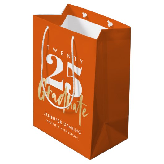 Modern Gold Calligraphy Oranje Afstuderen Medium Cadeauzakje (Achterkant Gekanteld)