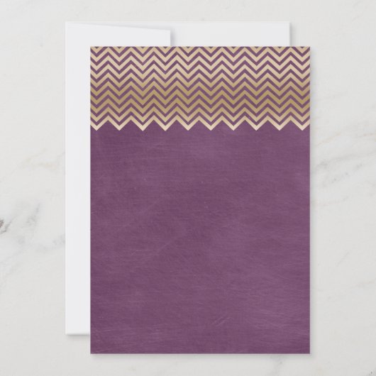 Modern Gold Chevron Stripes Paars Afstuderen Kaart (Achterkant)