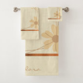 Modern Gold Cream Abstract Floral Bad Handdoek (Insitu)