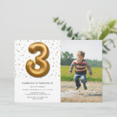 Modern Gold Foil ballon 3rd Birthday Foto Kaart (Staand voorkant)