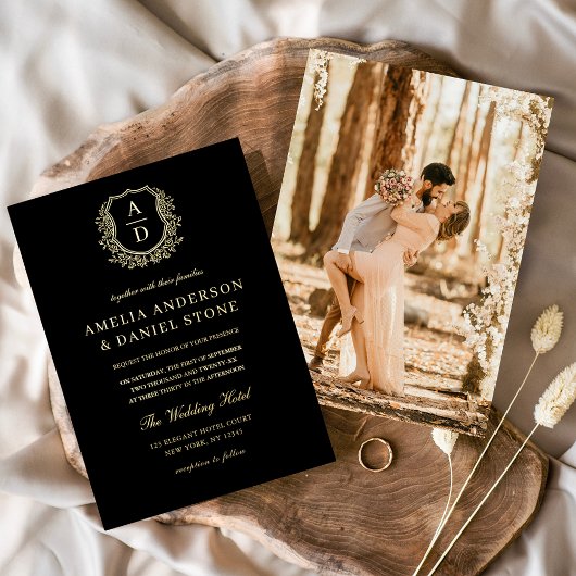 Modern Gold Leafy Crest Monogram Foto Weddenschap Folie Uitnodiging