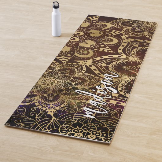 Modern Gold Mandala Pattern Custom Name Yogamat (In situ)