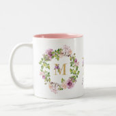 Modern Gold Monogram M Waterverf Floral Wreator Tweekleurige Koffiemok (Links)