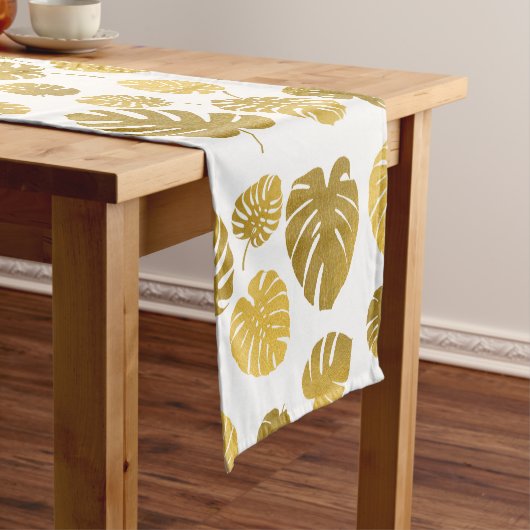 Modern Gold Monstera Tropical Leaves Pattern Korte Tafelloper (Voorbeeld)