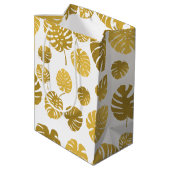 Modern Gold Monstera Tropical Leaves Pattern Medium Cadeauzakje (Achterkant Gekanteld)
