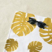 Modern Gold Monstera Tropical Leaves Pattern Strandlaken (In situ)