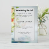 Modern Gold Rings & Floral Border Engagement Kaart (Staand voorkant)