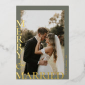 Modern Gold Sage Green Merry Married Photos Script Folie Feestdagenkaart (Voorkant)