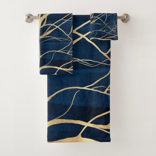 Modern Gold Tree Silhouette Minimumblauw ontwerp Bad Handdoek (Insitu)