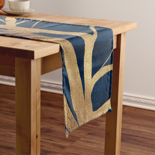 Modern Gold Tree Silhouette Minimumblauw ontwerp Medium Tafelloper (Voorbeeld)