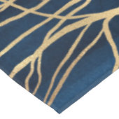 Modern Gold Tree Silhouette Minimumblauw ontwerp Tafelkleed (Gekanteld)