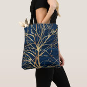 Modern Gold Tree Silhouette Minimumblauw ontwerp Tote Bag (Dichtbij)