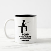 Modern Gone Gevist Gepensioneerde Zittende Visser  Tweekleurige Koffiemok (Links)