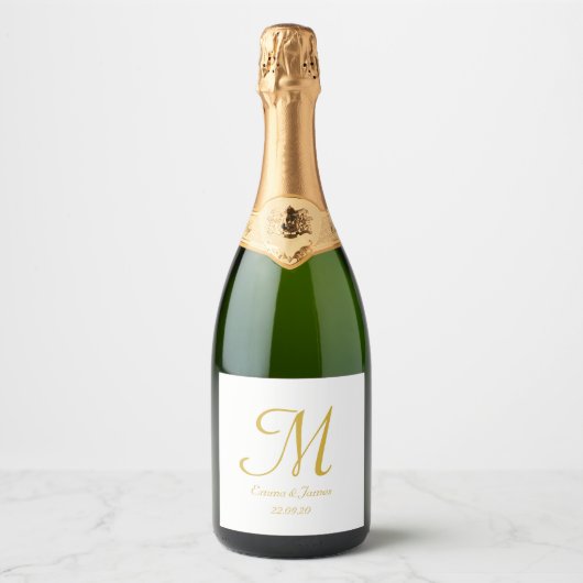 Modern Goud en Wit Monogram Bruiloft Sparkling Wijnetiket (Voorkant)