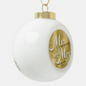 Modern goud onze eerste kerstfoto-Pas getrouwd Keramische Bal Ornament (Links)