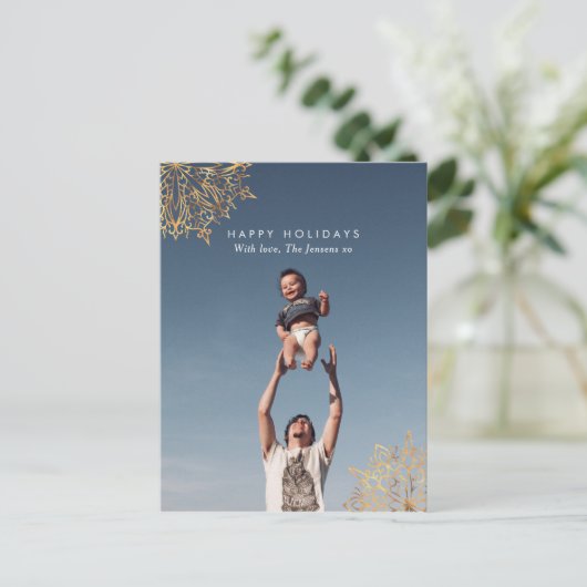 Modern Gouden sneeuwvlok familiekaart briefkaart (Staand voorkant)