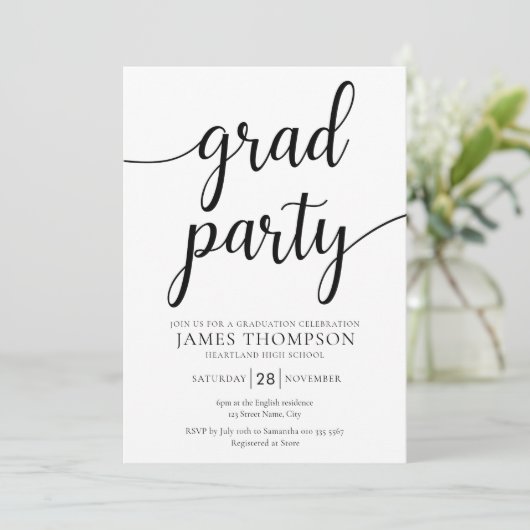 Modern Graduation Party Uitnodiging - Afstudeerder (Staand voorkant)