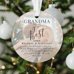 Modern 'GRANDMA' 2 Foto Names & Quote Kerstmis Ornament<br><div class="desc">Laat oma weten hoeveel ze voor je betekent met deze prachtig ontworpen 2 foto-kerstversiering. Met 2 van uw favoriete afbeeldingen,  een witte bekleding,  de tekst "Grootma u zijn het Beste",  naam/namen en een zoete quote. Alle tekst wordt gemakkelijk aangepast gebruikend de verstrekte sjabloon.</div>