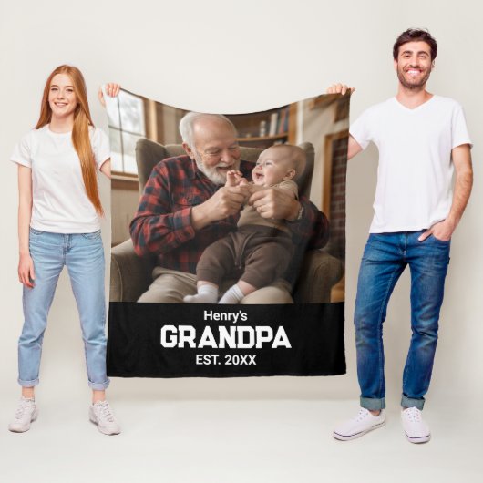 Modern Grandpa Est. Name Year Photo Black Fleece Deken (In situ)
