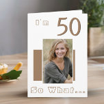 Modern Grappig Inspirerend 50ste Verjaardagsfoto Kaart<br><div class="desc">50 Dus wat een moderne grappige Inspirerend 50ste verjaardag fotokaart. Het komt met een inspirerend quote Ik ben 50 So What en is ideaal voor een persoon met een gevoel van humor. U kunt de leeftijd wijzigen en deze personaliseren met uw foto.</div>
