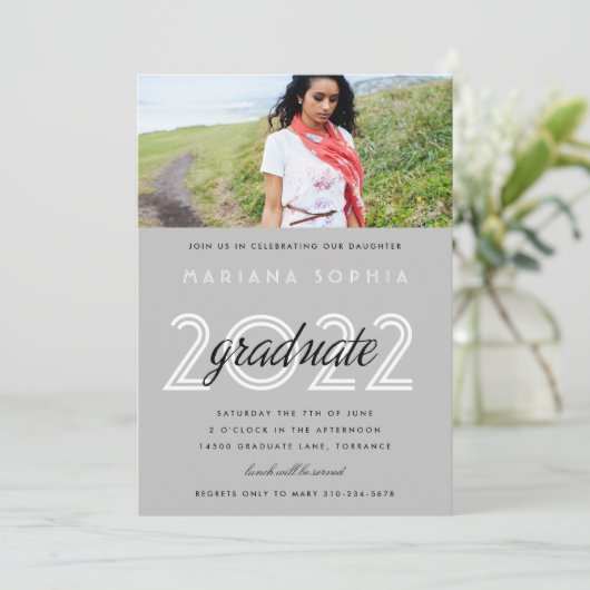 Modern Gray Afstuderen Fotouitnodiging Kaart (Staand voorkant)