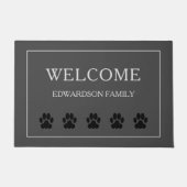 Modern gray burlap Welkome familienaam hond poten Deurmat (Voorkant)