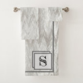 Modern Gray Shades Monogramed Bad Handdoek (Insitu)