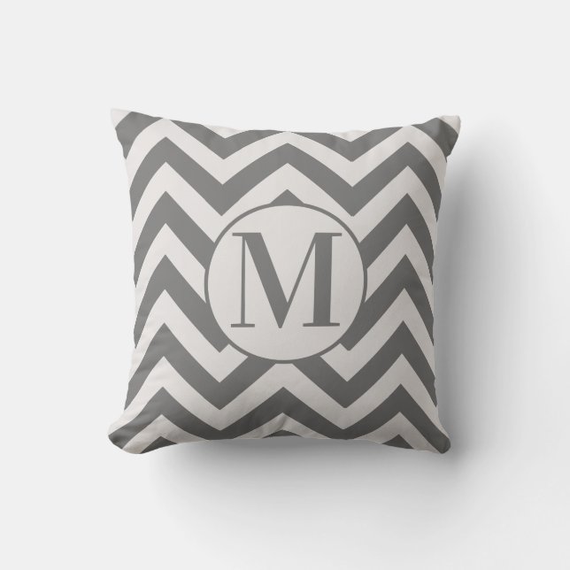 Modern Gray White Chevron Design Monogram Kussen (Voorkant)