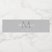 Modern Gray White Script Monogram Weddenschap Waterfles Etiket (Enkel label)