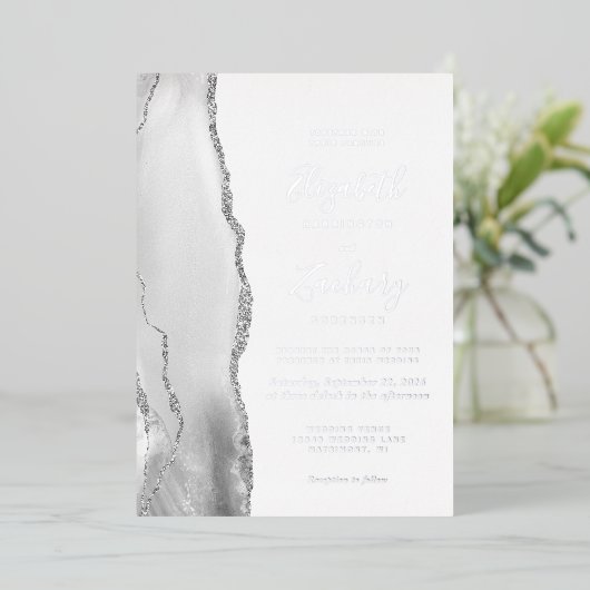Modern Gray White Silver Agate Wedding Folie Uitnodiging (Staand Voorkant)