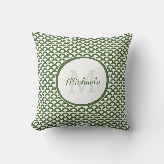 Modern Green and White Scallops Monogram en Naam Kussen (Voorkant)