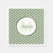 Modern Green and White Scallops Monogram en Naam Servetten (Voorkant)