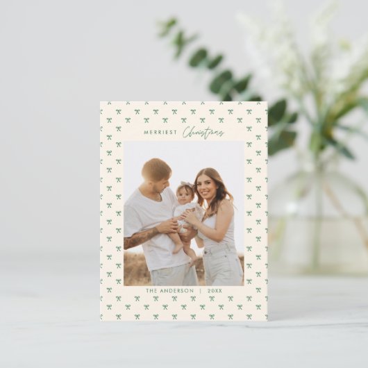 Modern Green Bow Pattern Familie Foto Kerstmis Briefkaart (Staand voorkant)