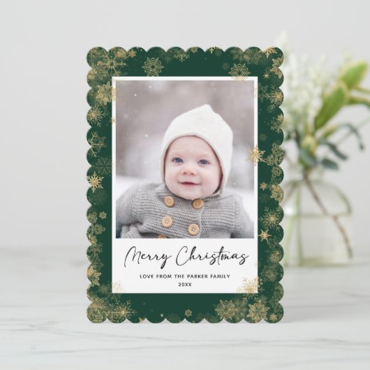 Modern Green Elegant Script Snowflakes Bokeh Feestdagenkaart (Staand voorkant)