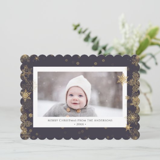 Modern Green Elegant Script Snowflakes Bokeh Feestdagenkaart (Staand voorkant)