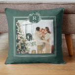 Modern Green | Foto van de familie | INITIAAL Kussen<br><div class="desc">Modern groen | Familiefoto | Initiaal Kussens zorgen voor doordachte en praktische geschenken, die de ontvanger comfort en ontspanning bieden. Hier is een beschrijving van kussens als een geschenk: Geef het geschenk van ultiem comfort en ontspanning met deze luxe kussens. Deze kussens zijn gemaakt met de beste materialen en zijn...</div>