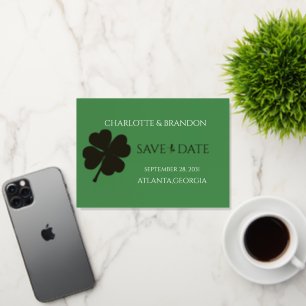 Modern Green Irish Four Leaf Clover Save the Date Folie Feestdagenkaart